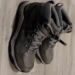 Keen. All season boots.